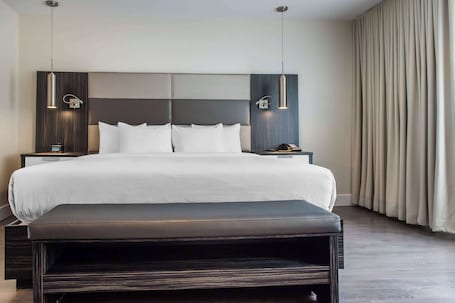 Room, 1 King Bed, Non Smoking | Premium bedding, Select Comfort beds, in-room safe, iron/ironing board