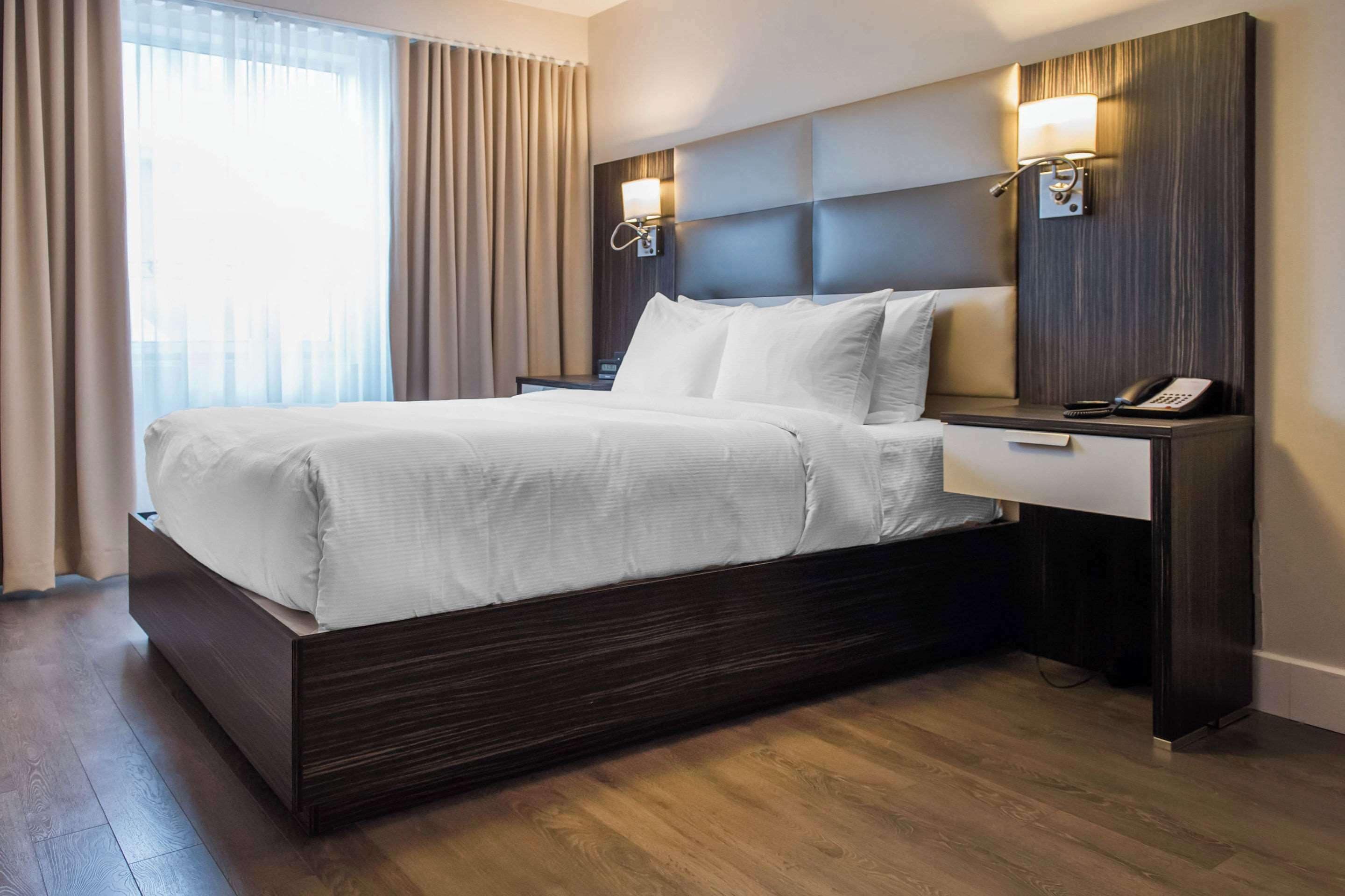 suite, 1 queen bed, accessible, non smoking (efficiency) | premium bedding, select comfort beds, in-room safe, iron/ironing board