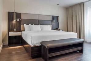 Room, 1 King Bed, Non Smoking | Premium bedding, Select Comfort beds, in-room safe, iron/ironing board - Les Suites Victoria, an Ascend Collection Hotel (Gatineau)
