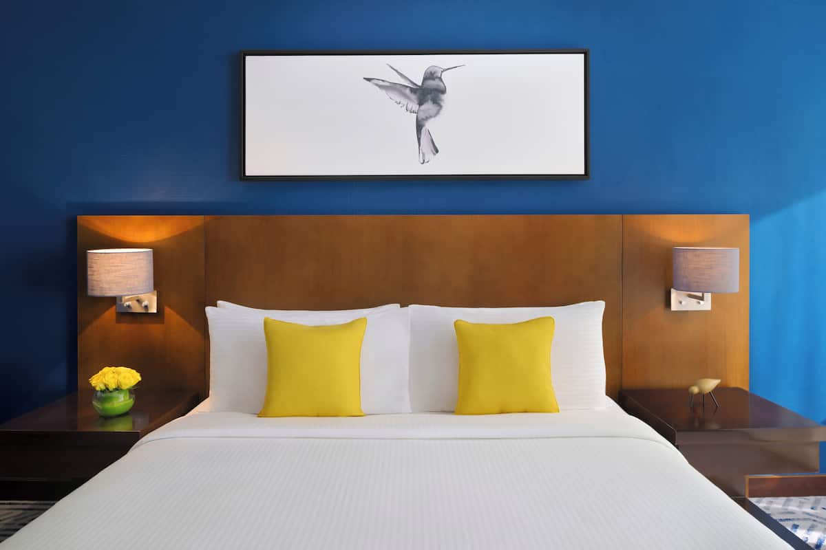 Club Room, 1 King Bed, City View | Premium bedding, down comforters, Select Comfort beds, minibar