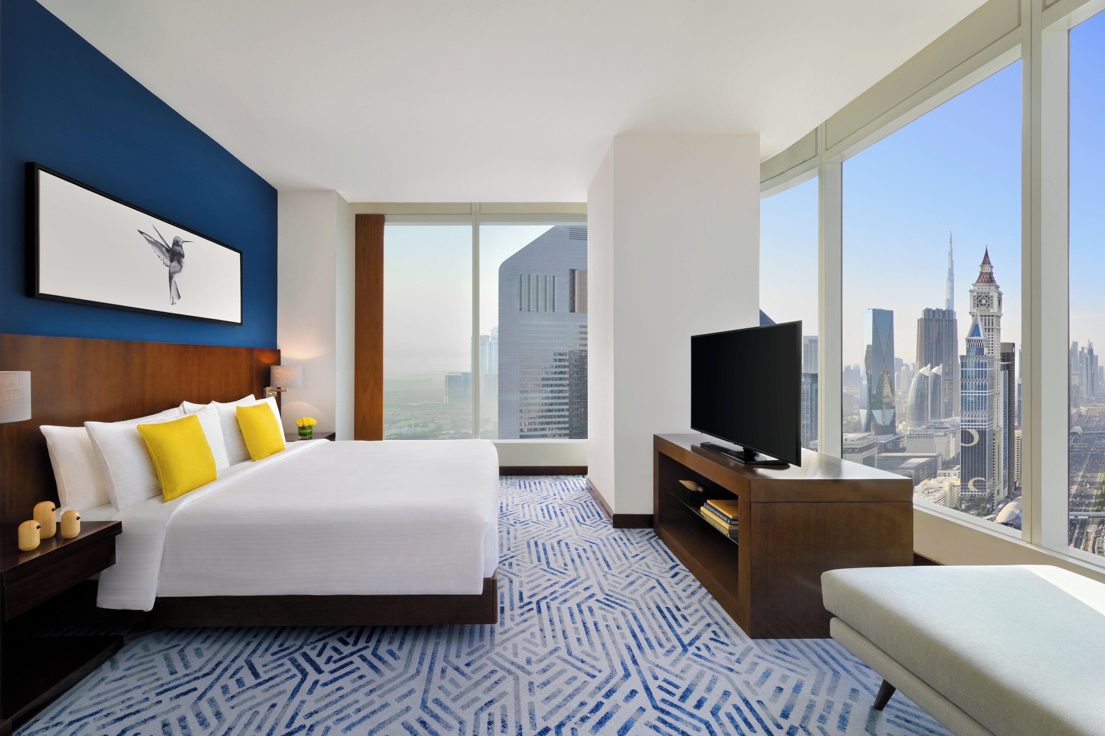 Club Room, 1 King Bed (Club Room Skyline View) | Premium bedding, down comforters, Select Comfort beds, minibar