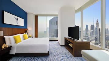 Club Room, 1 King Bed (Club Room Skyline View) | Premium bedding, down comforters, Select Comfort beds, minibar