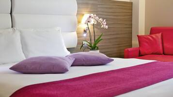 Een kluis op de kamer, een bureau, een laptopwerkplek