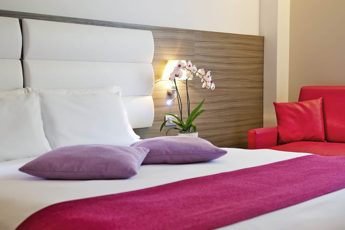 In-room safe, desk, laptop workspace, soundproofing