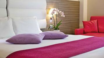 Caja de seguridad en la habitación y escritorio