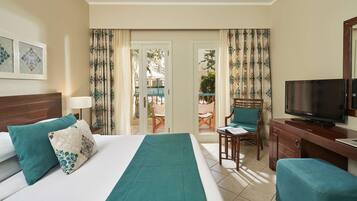 Chambre Deluxe | Couette en duvet d'oie, minibar, coffres-forts dans les chambres, bureau