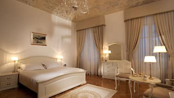 Egyptian cotton sheets, premium bedding, down comforters, minibar