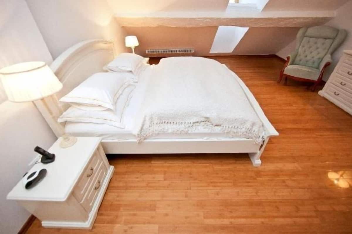 Egyptian cotton sheets, premium bedding, down duvets, minibar