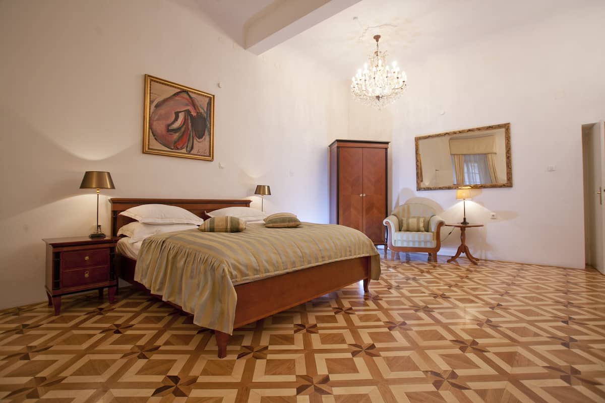 Egyptian cotton sheets, premium bedding, down duvets, minibar