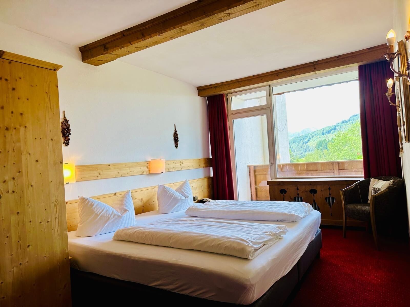 Family Suite, Balcony, Mountain View | Hypo-allergenic bedding, in-room safe, free WiFi, bed sheets