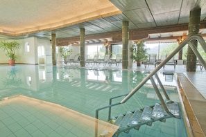 Indoor pool, sun loungers