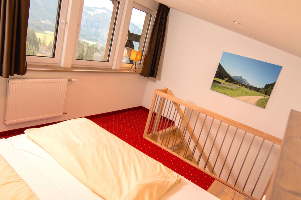Family Duplex, Mountain View | 2 bedrooms, hypo-allergenic bedding, in-room safe, free WiFi
