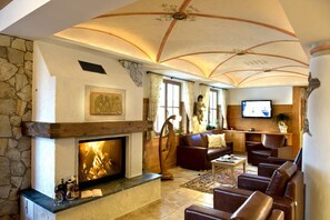 Bar-salon dans le hall