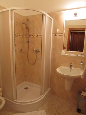 Asciugacapelli, accappatoio, asciugamani, sapone