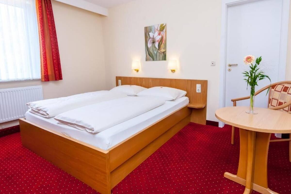 minibar, in-room safe, desk, free wifi