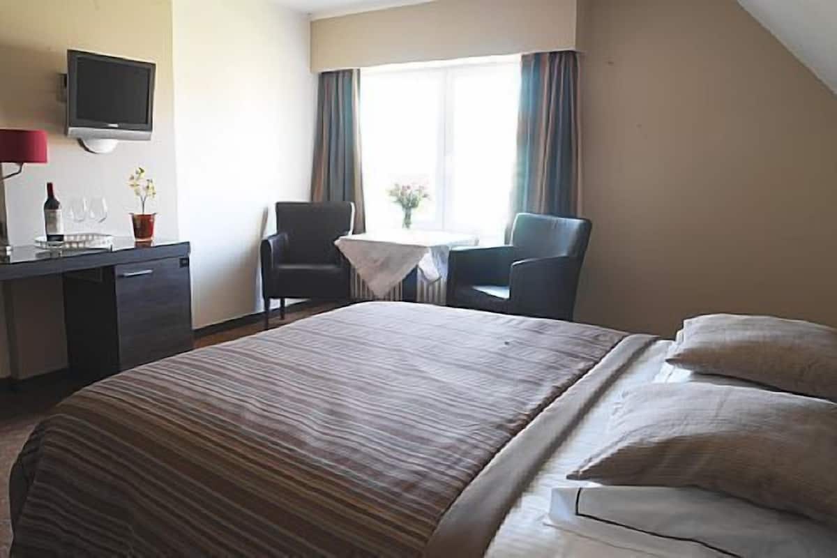 Deluxe Double Room | Down comforters, minibar, in-room safe, desk