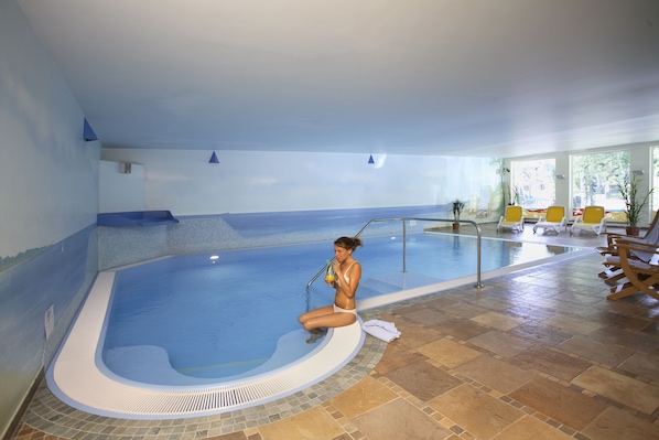 Indoor pool, pool loungers