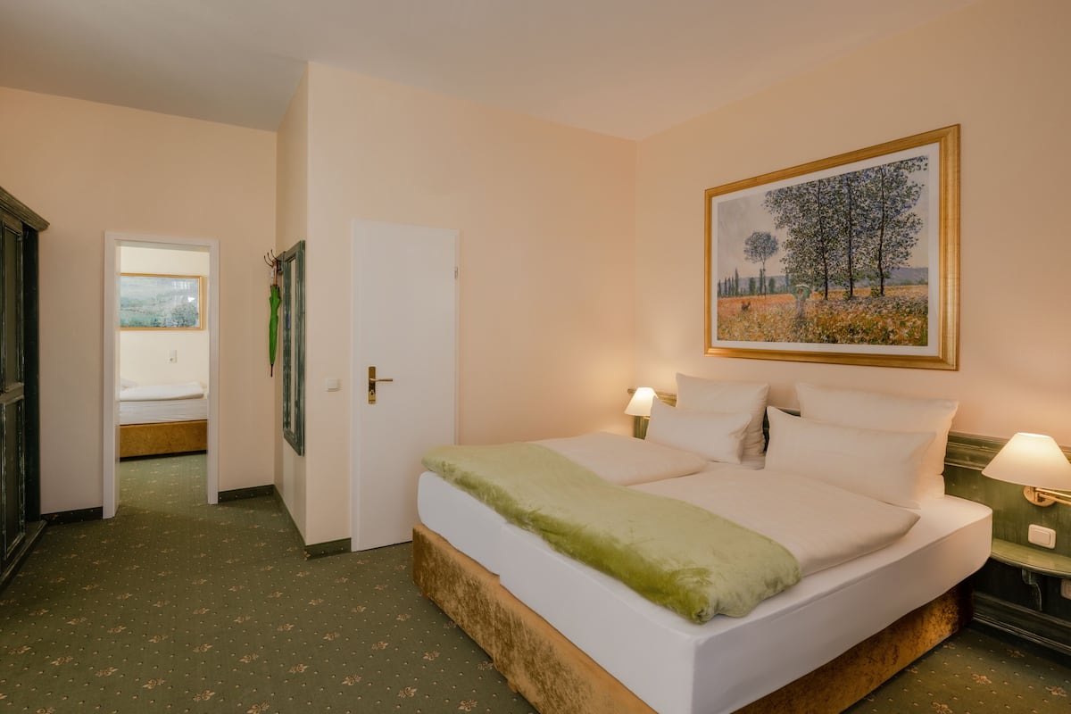 Double Room (south- / landside)