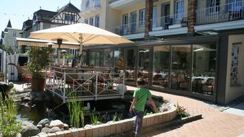 Mittagessen, Abendessen, regionale KĂŒche, Blick aufs Meer
