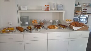 A buffet with various desserts and pastries. - Hotel Houston (Rimini)