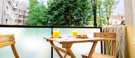 Superior Studio, 1 Queen Bed, Kitchen | Terrace/patio