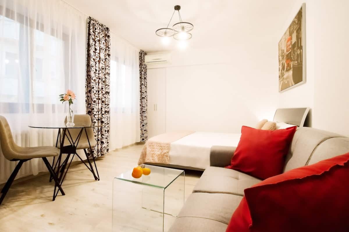 Estudio Confort, 1 cama Queen size, cocina, vista a la ciudad | 1 habitación, decoración personalizada y muebles diferentes