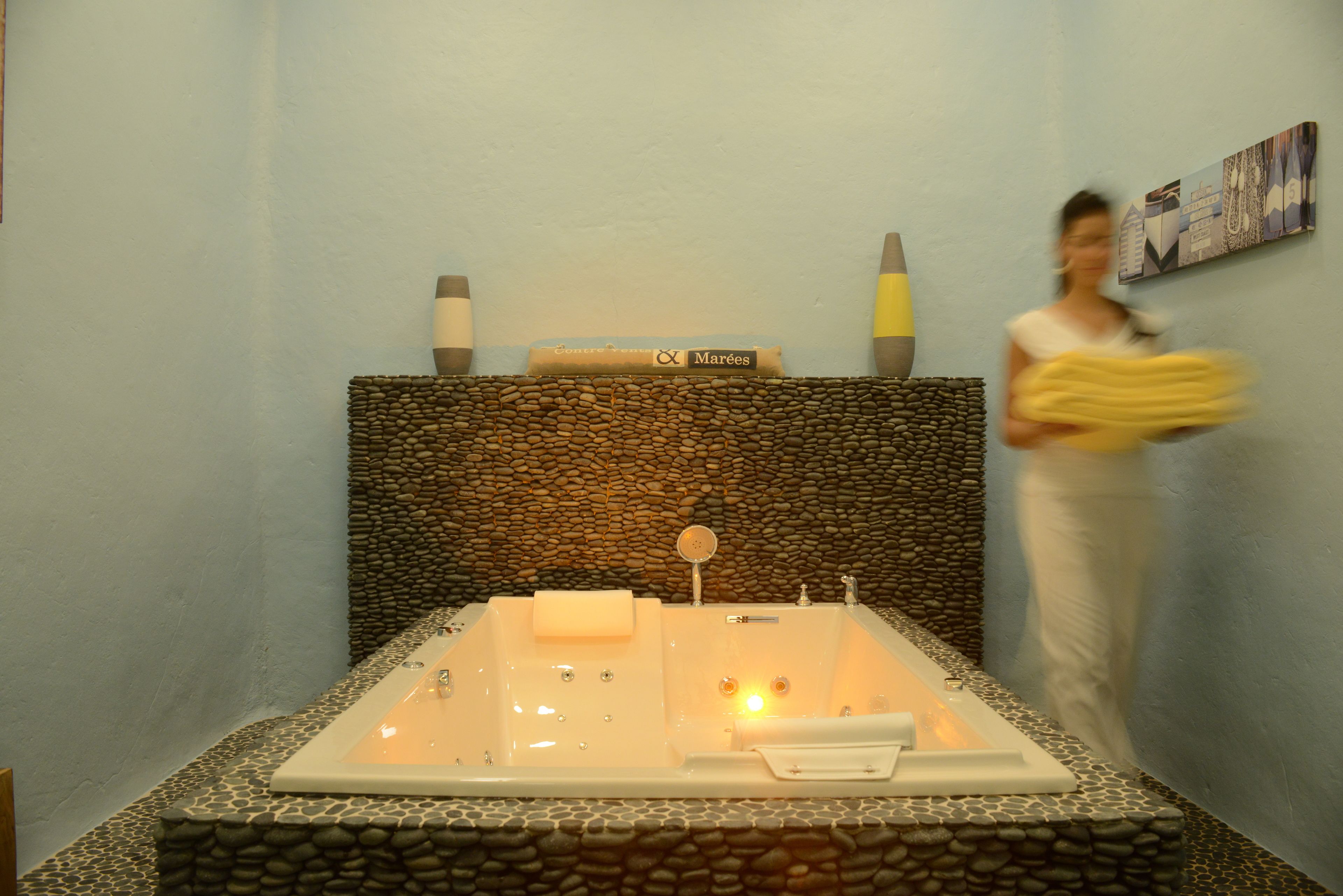 couples treatment room(s), sauna, hot tub, steam room