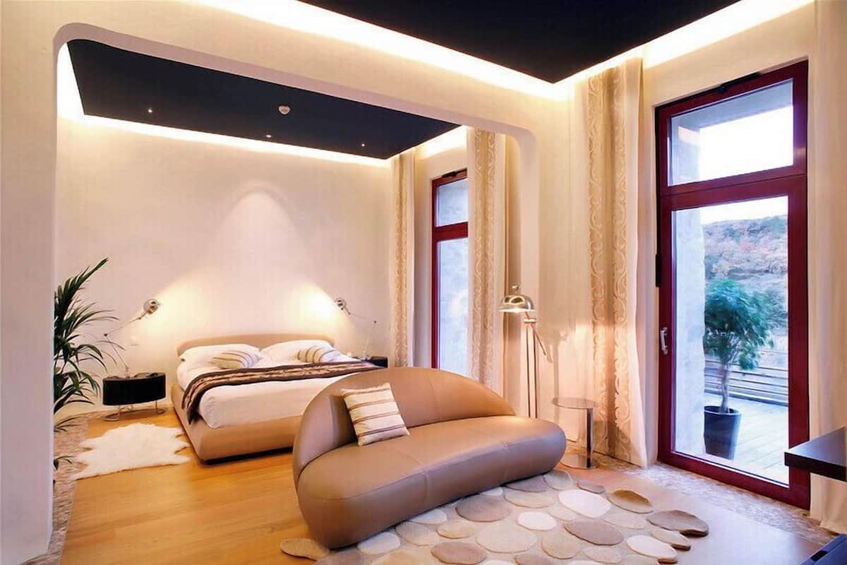 Premium bedding, pillow-top beds, minibar, in-room safe