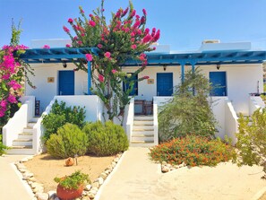 Property entrance - Firoa Studios (Naxos)