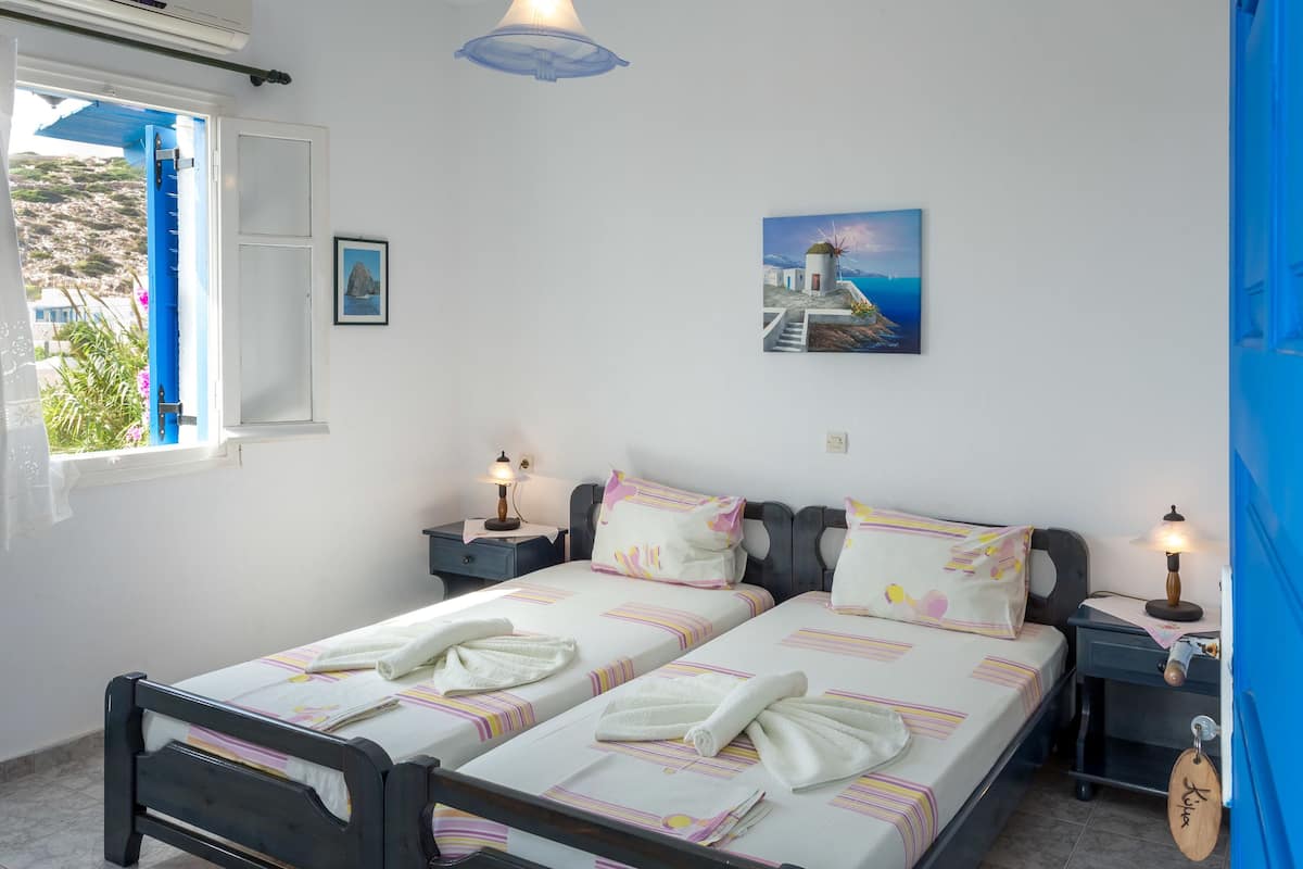 Select Comfort beds, blackout curtains, iron/ironing board