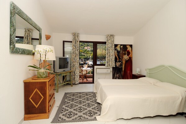 Select Comfort beds, desk, rollaway beds - Residence Sopravento (Arzachena)