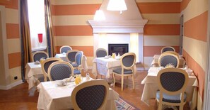 Daily buffet breakfast (EUR 15 per person) - Hotel Casa Arizzoli (Cannobio)