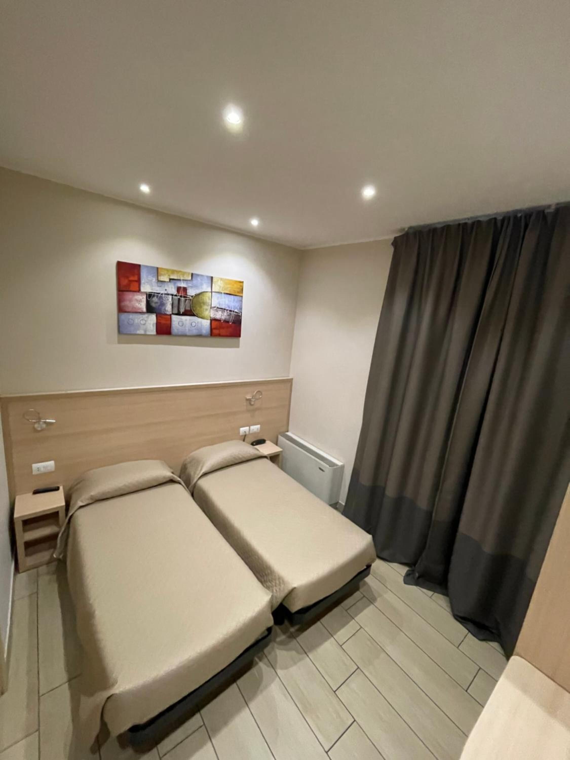 frette italian sheets, premium bedding, in-room safe, desk