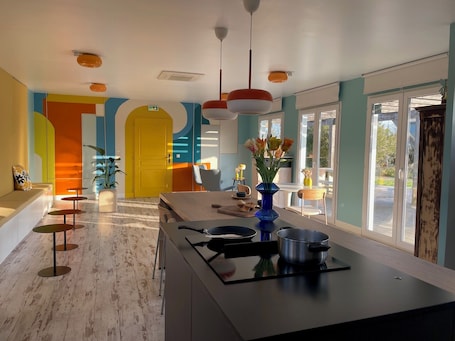 Frigobar, microondas, cafetera/tetera, tetera/pava eléctrica. La Petite Couronne, Ecolodge & Lofts