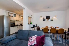 Appartement Confort, 2 chambres, terrasse, vue mer | Coin séjour