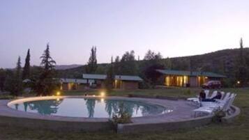 2 outdoor pools