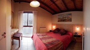 1 chambre, literie de qualité, lit avec matelas en mousse à mémoire