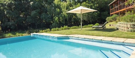 AuĂenpool, LiegestĂŒhle