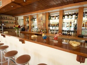 Bar (on property) - Alkioni Hotel (Kefalonia)