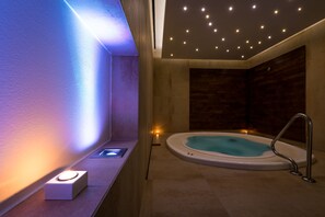 Indoor spa tub