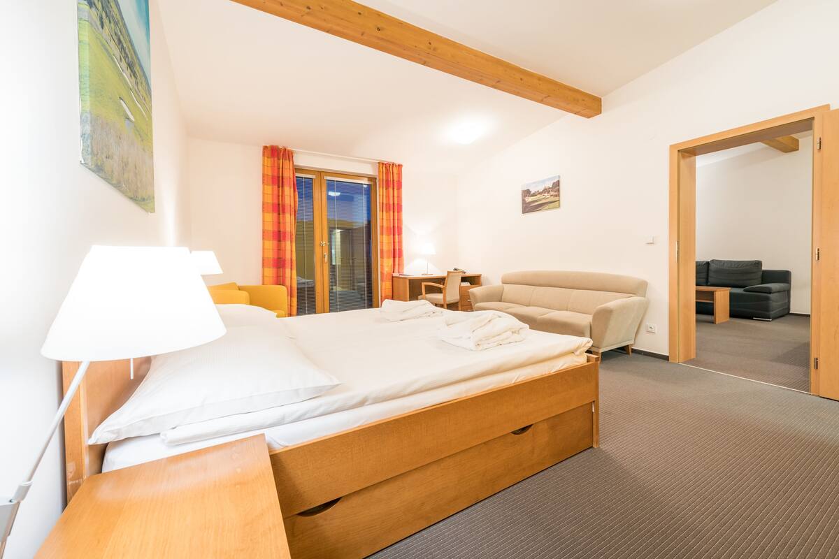 Suite | 1 bedroom, minibar, in-room safe, desk