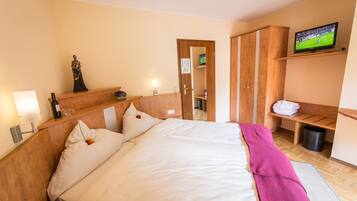 Comfort Double Room | In-room safe, desk, free WiFi