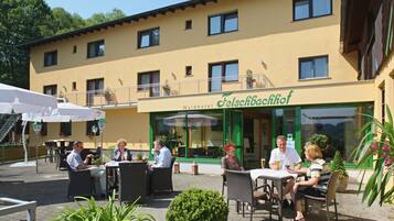 Mittagessen, Abendessen, lokale KĂŒche, Speisen im Freien