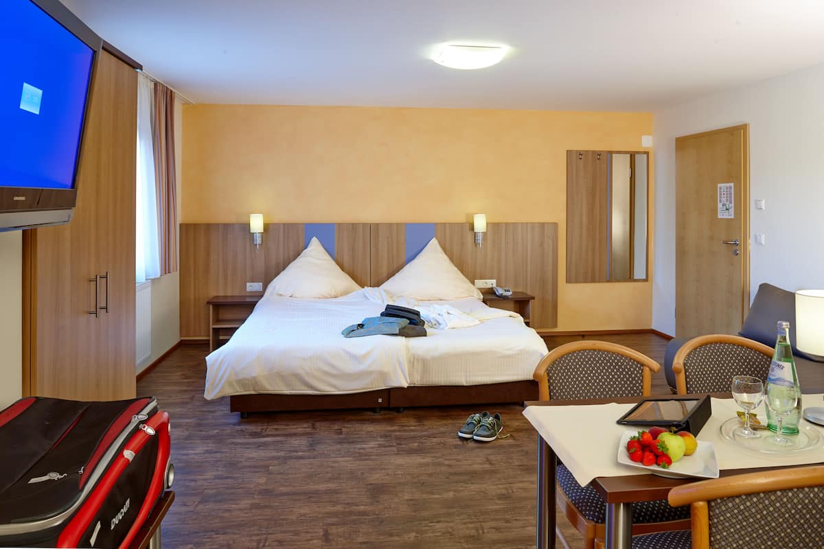 In-room safe, desk, free WiFi
