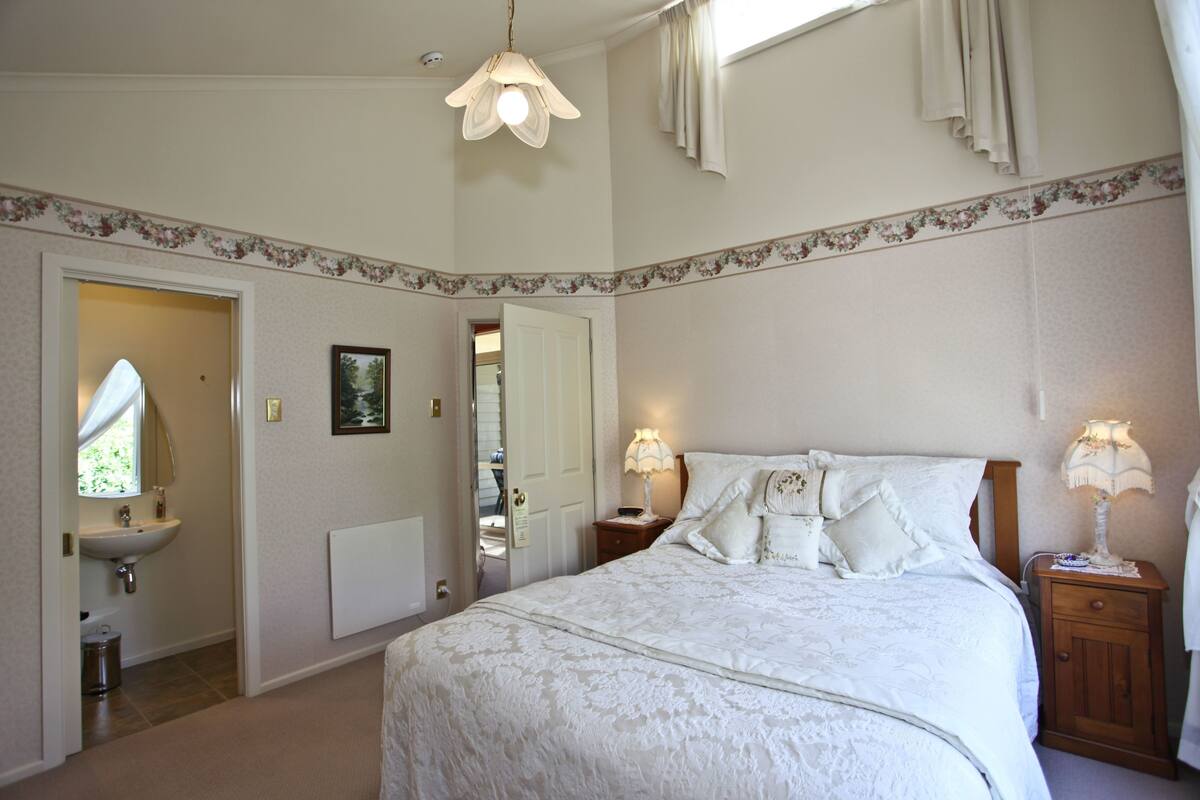 1 bedroom, Egyptian cotton sheets, pillowtop beds