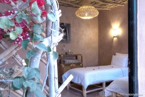 Standard Twin Room, Ensuite, Pool View | Miscellaneous