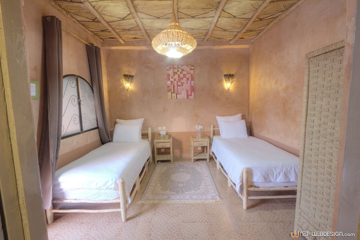 Standard Twin Room, Ensuite, Pool View