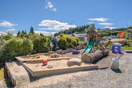 Área de juegos infantiles al aire libre