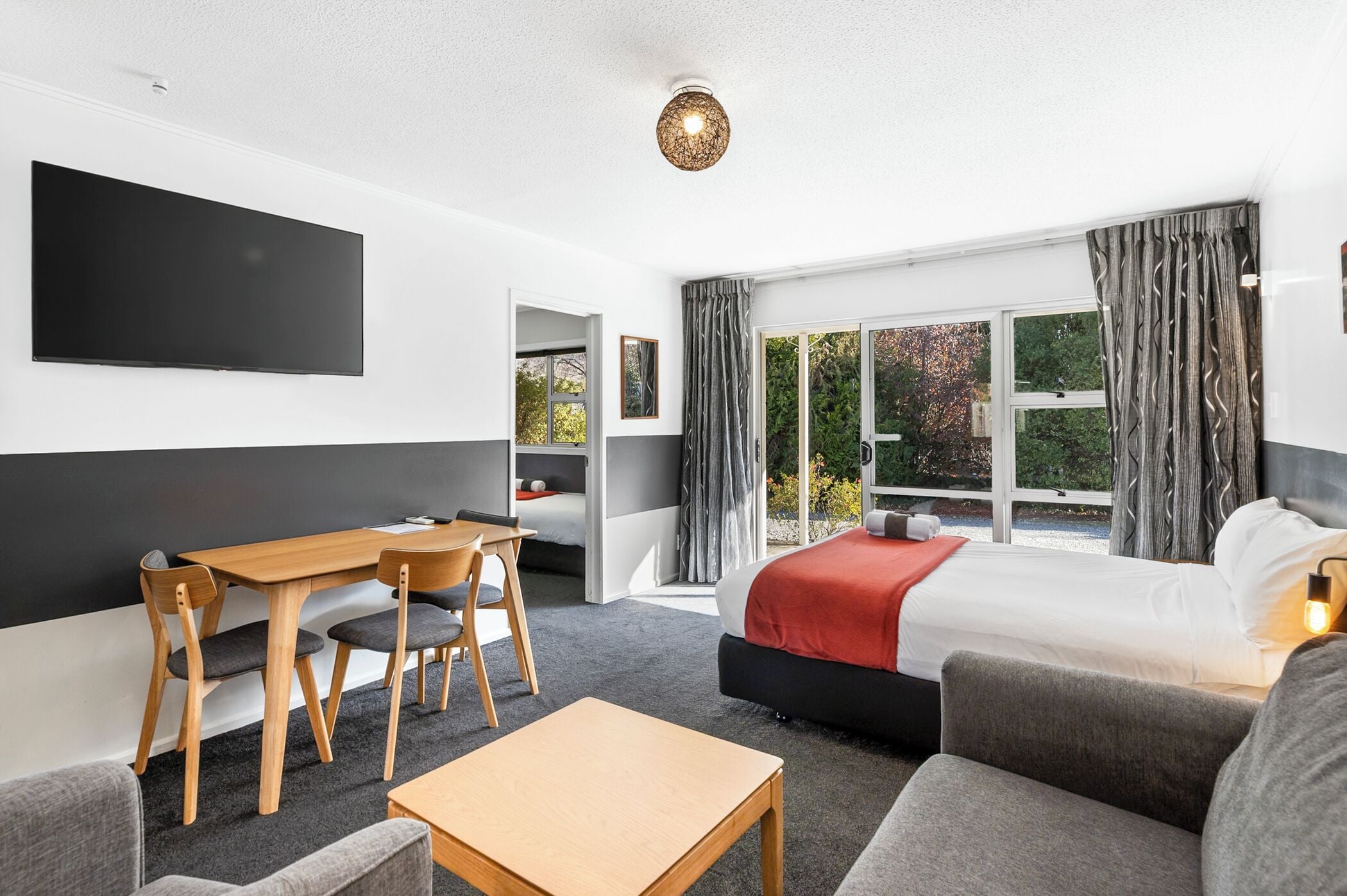 ซูพีเรียอพาร์ทเมนท์, 1 ห้องนอน | บริเวณนั่งเล่น | ทีวีจอแอลซีดี