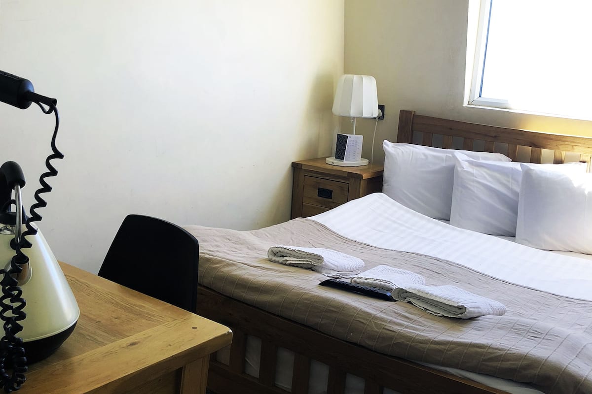 Basic Double Room, Ensuite